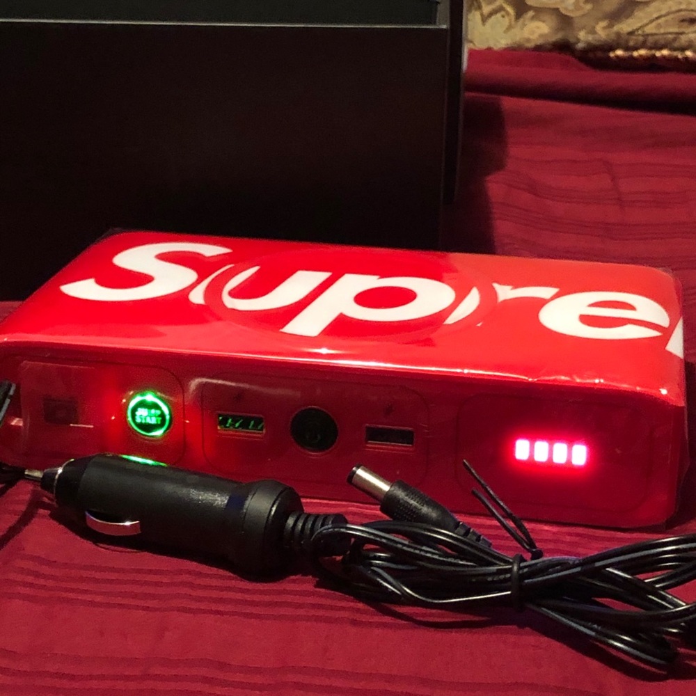 Red Supreme Power Station x Mophie Go AUTHENTIC